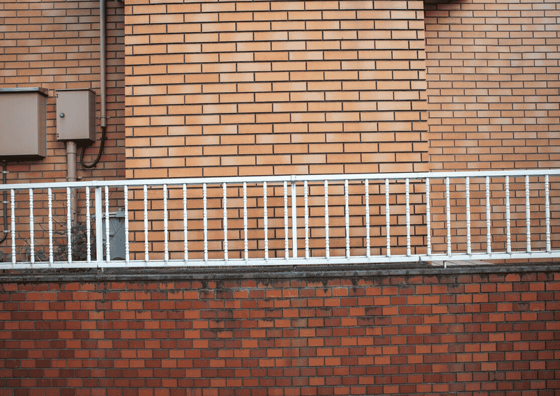 ​​金属护栏热镀锌后喷塑的层间结合力提升方案​​